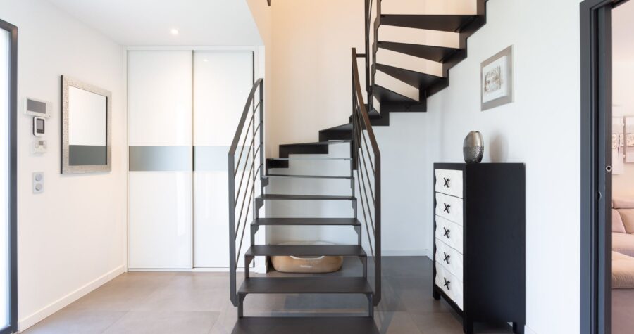 escalier gris metal