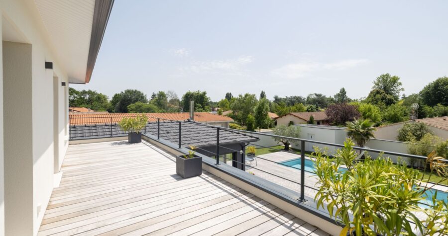 maison moderne avec toit terrasse