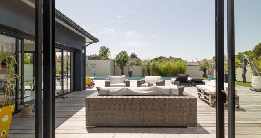 vue sur la terrasse en bois