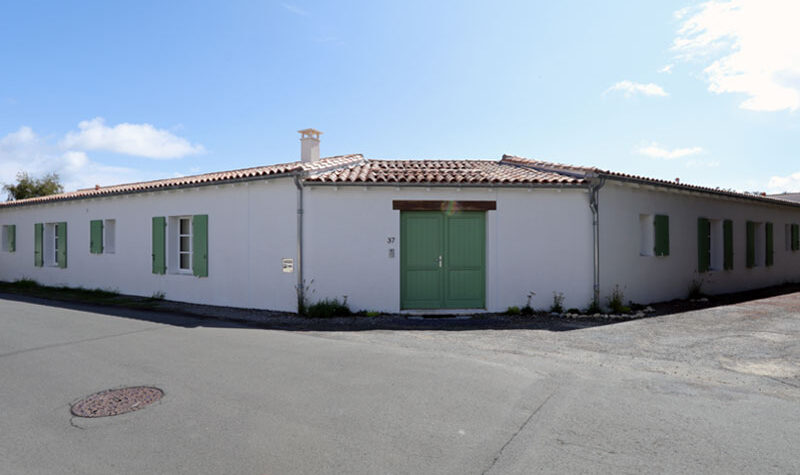 maison rétaise avec façade avant