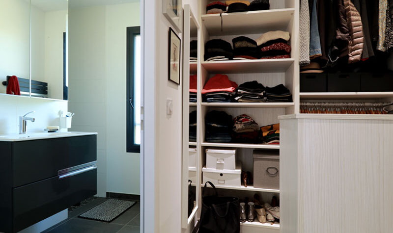 chambre avec salle de bains et dressing