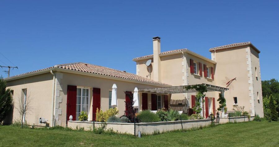 maison moderne et authentique avec terrasse