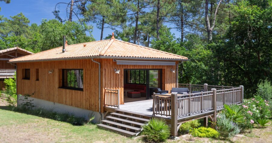 Une maison de bois, comme dans les arbres