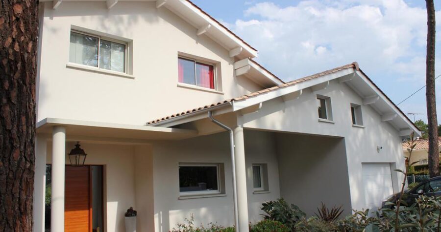 maison a étage à Arcachon avec porte en bois