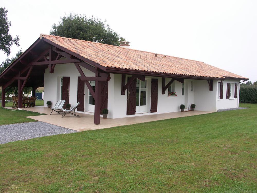 maison landaise traditionnelle avec jardin