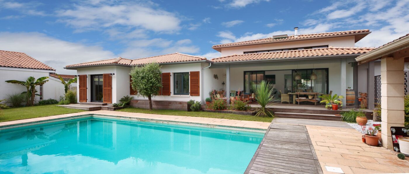 maison moderne à bordeaux avec piscine