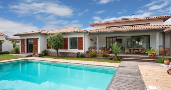 maison moderne à bordeaux avec piscine