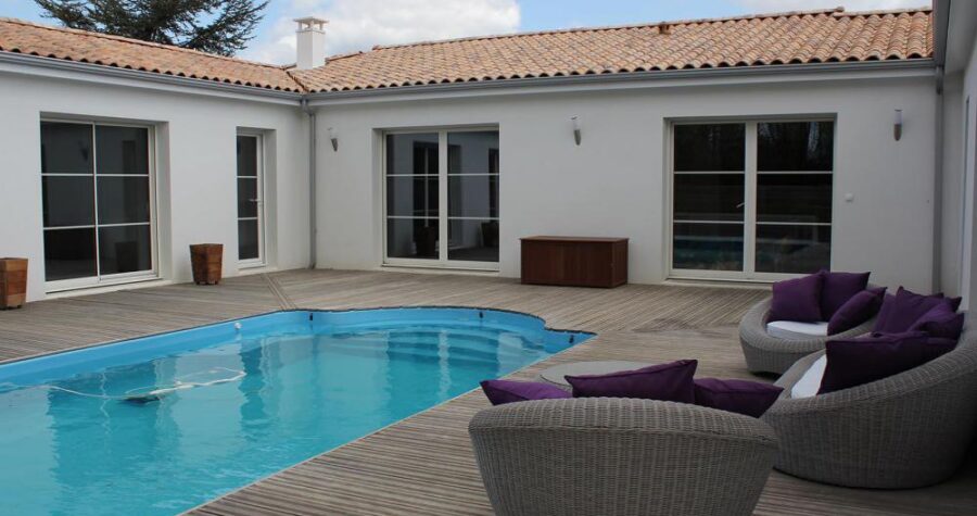 maison moderne à l'île de Ré avec piscine