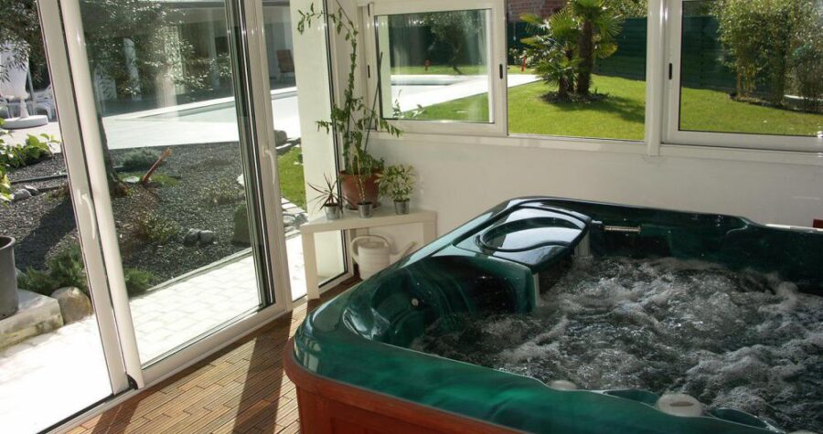 maison sur mesure en L avec jacuzzi