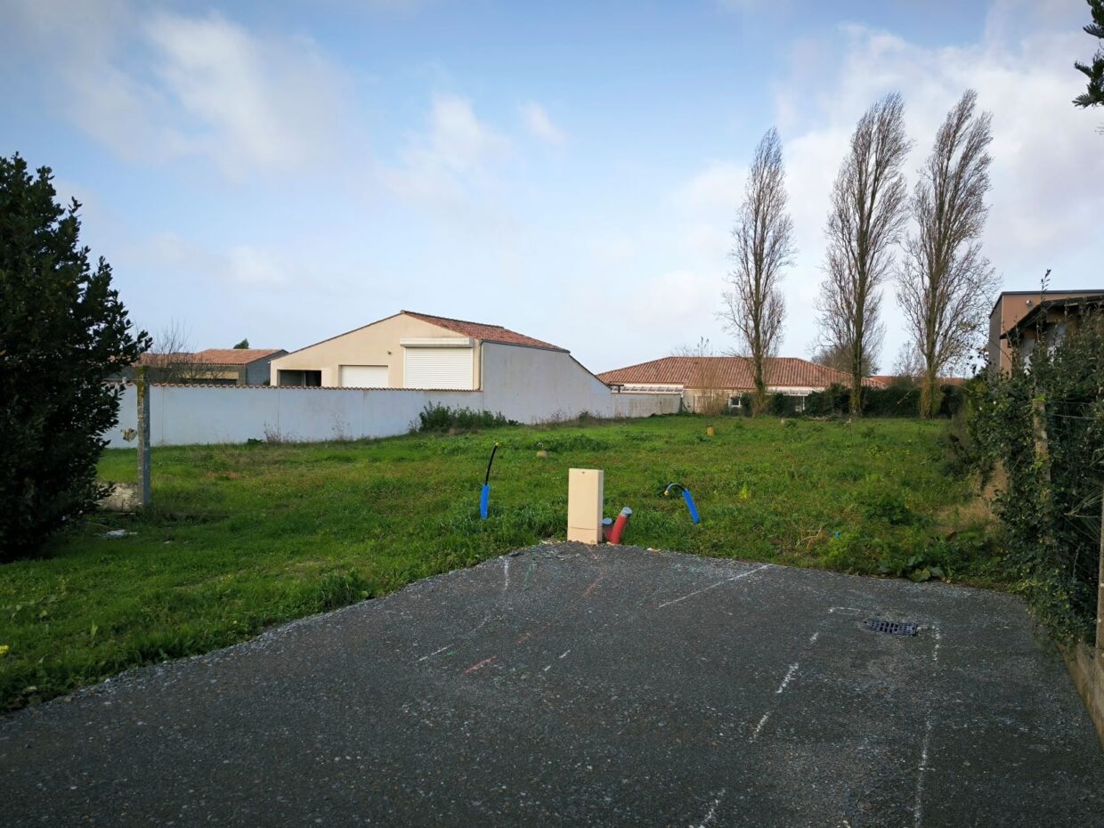 Terrain constructible Saint-laurent-de-la-prée  (Charente-Maritime 17)