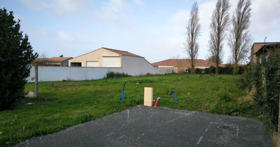 Terrain constructible Saint-laurent-de-la-prée  (Charente-Maritime 17)