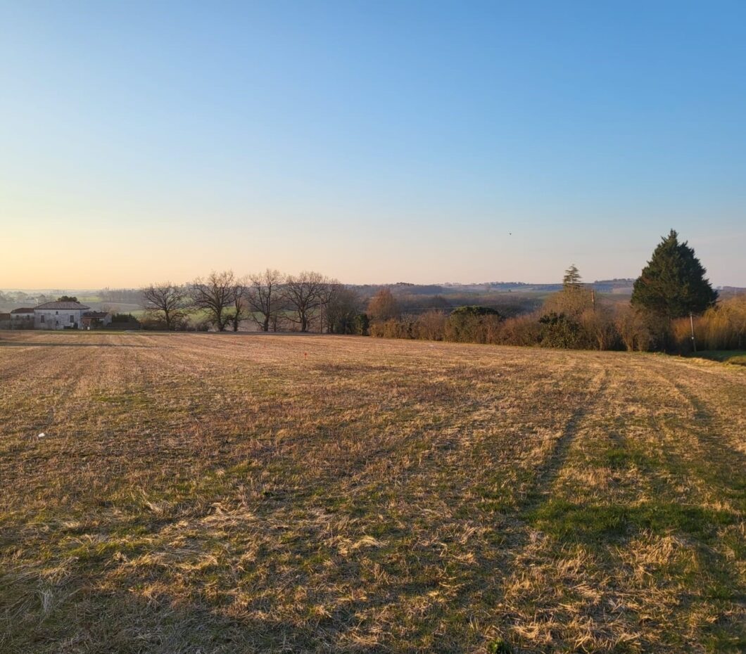 Terrain constructible Calignac  (Lot et Garonne 47)