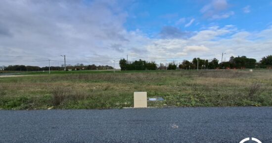 Terrain constructible Coulonges  (Charente-Maritime 17)