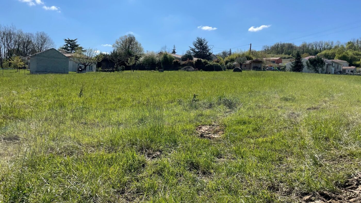 Terrain constructible Saint-caprais-de-lerm  (Lot et Garonne 47)