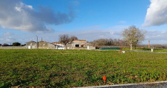 Terrain constructible Cherves-richemont  (Charente 16)