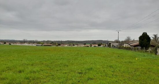 Terrain constructible Julienne  (Charente 16)