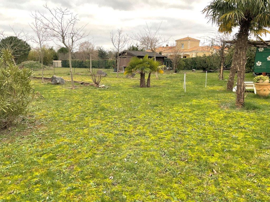 Terrain constructible Rouillac  (Charente 16)