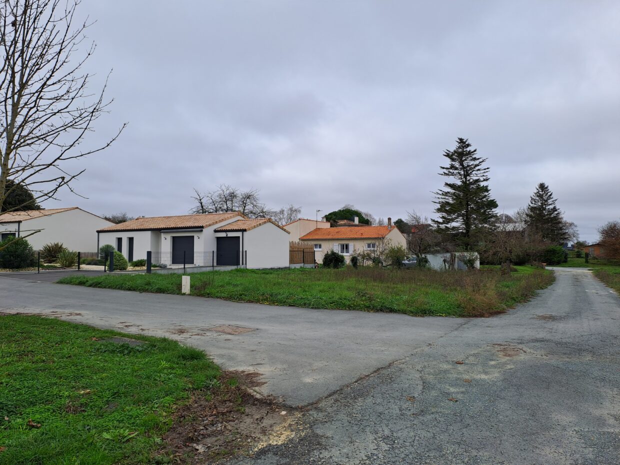 Terrain constructible Médis  (Charente-Maritime 17)