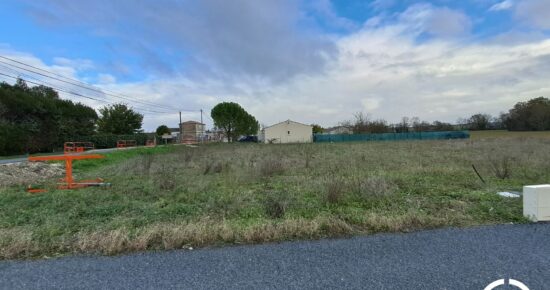 Terrain constructible Coulonges  (Charente-Maritime 17)