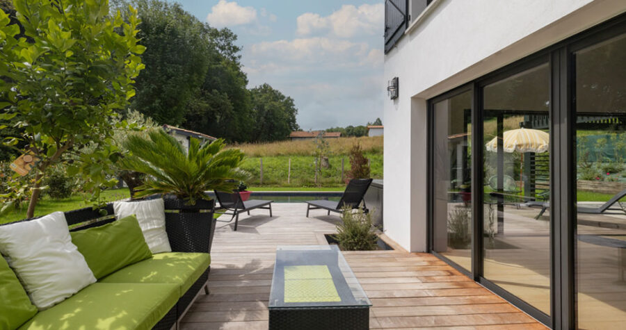 maison basque contemporaine extérieur terrasse