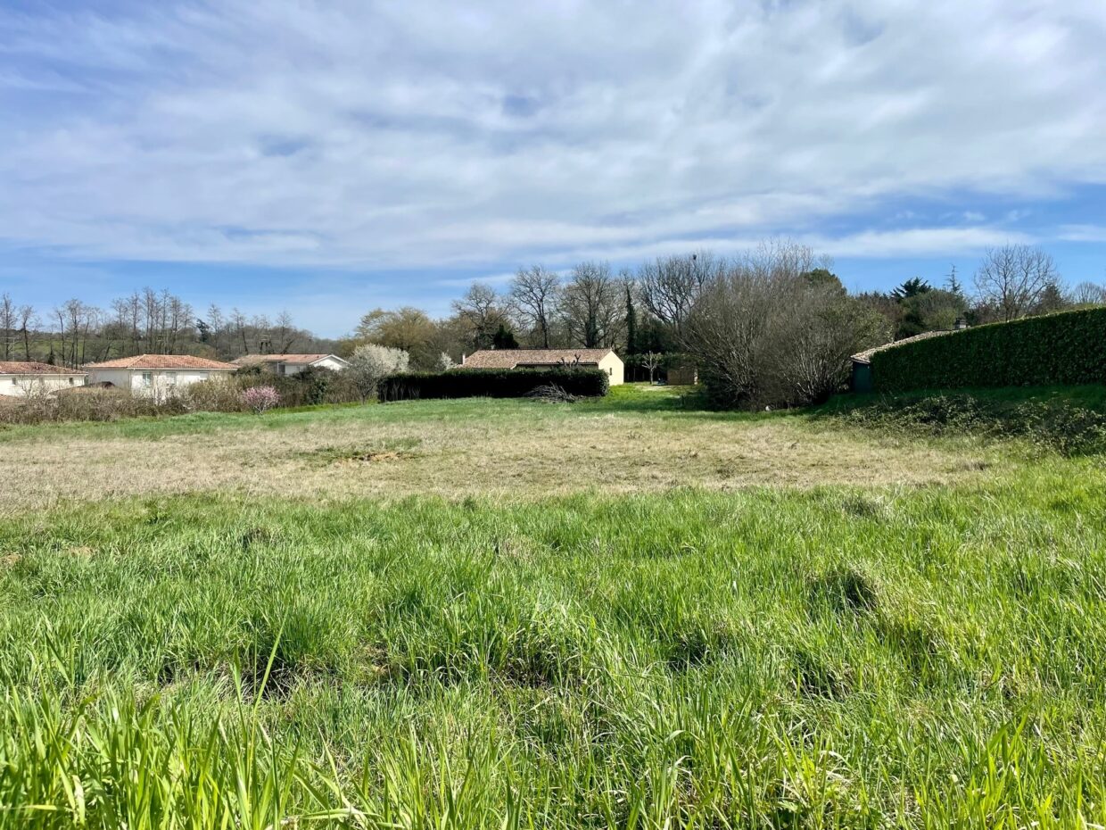 Terrain constructible Saint-savin  (Gironde 33)