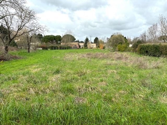 Terrain constructible Saint-savin  (Gironde 33)