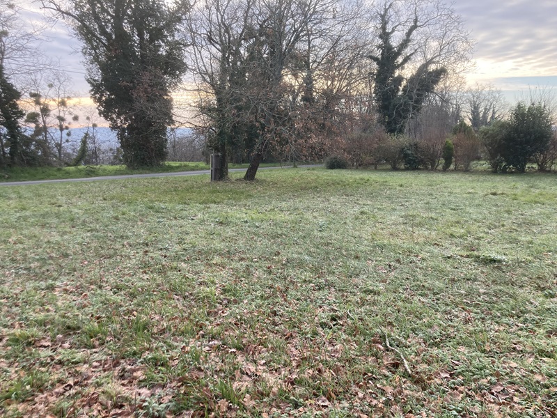 Terrain constructible Vélines  (Dordogne 24)