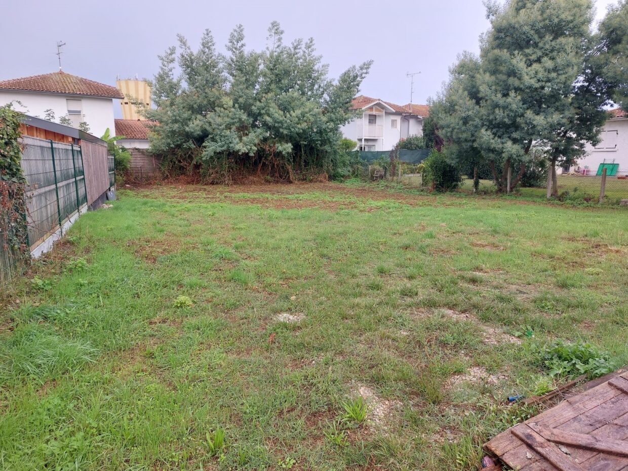 Terrain constructible Gujan-mestras  (Gironde 33)